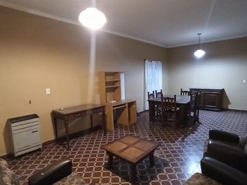 Casa y terreno en venta - 3 dormitorios 2 baños - 800 mts2 - Comandante Nicanor Otamendi