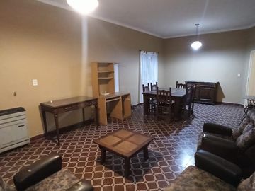 Casa y terreno en venta - 3 dormitorios 2 baños - 800 mts2 - Comandante Nicanor Otamendi