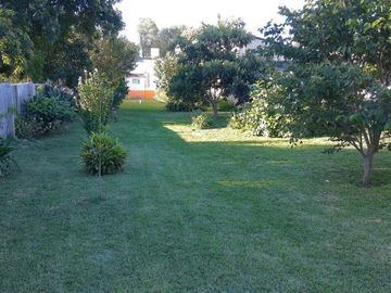 Casa y terreno en venta - 3 dormitorios 2 baños - 800 mts2 - Comandante Nicanor Otamendi