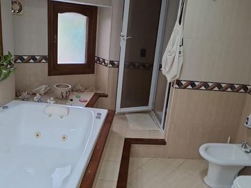 Casa en venta - 3 dormitorios - piscina- 586mts2 - Countries/B.Cerrado (Berazategui)