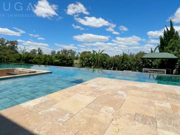 Venta - Casa con Estilo Moderno - Barrio Pilar Golf Club