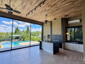 Venta - Casa con Estilo Moderno - Barrio Pilar Golf Club