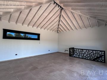 Venta - Casa con Estilo Moderno - Barrio Pilar Golf Club