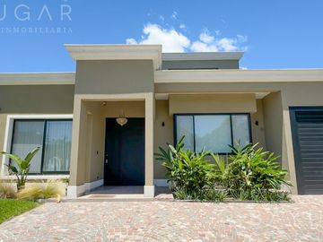 Venta - Casa con Estilo Moderno - Barrio Pilar Golf Club