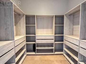 Venta - Casa con Estilo Moderno - Barrio Pilar Golf Club