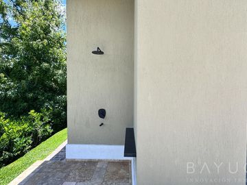 Venta - Casa con Estilo Moderno - Barrio Pilar Golf Club