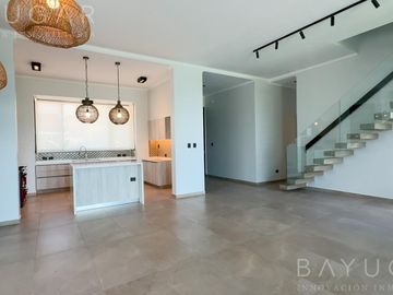 Venta - Casa con Estilo Moderno - Barrio Pilar Golf Club