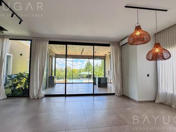 Venta - Casa con Estilo Moderno - Barrio Pilar Golf Club