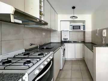 VENTA -  Departamento de 1 dormitorio con cochera, quincho y SUM. Barrio Martín, Rosario.