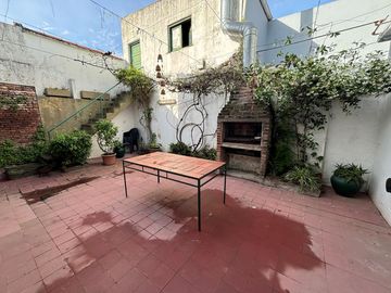 PH 4 ambientes con gran patio. San isidro.