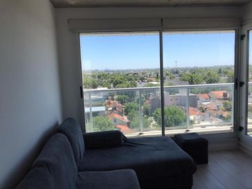 Espectacular Semi-Piso de 3 ambientes  con cochera en torre de lujo sobre esquina. Banfield E.-
