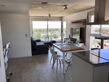 Espectacular Semi-Piso de 3 ambientes  con cochera en torre de lujo sobre esquina. Banfield E.-
