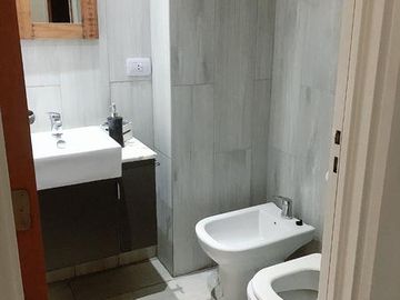 Espectacular Semi-Piso de 3 ambientes  con cochera en torre de lujo sobre esquina. Banfield E.-