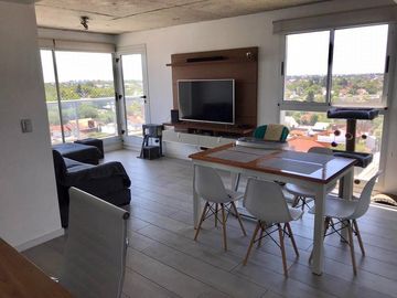 Espectacular Semi-Piso de 3 ambientes  con cochera en torre de lujo sobre esquina. Banfield E.-