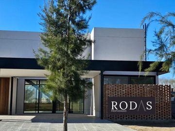Casa en El Naudir en venta a estrenar con pileta 3 dormitorios y escritorio 6593