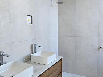 Casa en El Naudir en venta a estrenar con pileta 3 dormitorios y escritorio 6593