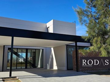 Casa en El Naudir en venta a estrenar con pileta 3 dormitorios y escritorio 6593