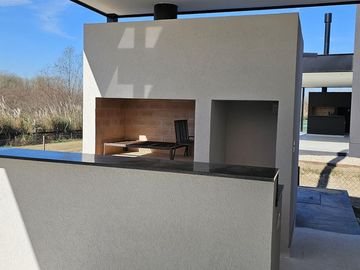Casa en El Naudir en venta a estrenar con pileta 3 dormitorios y escritorio 6593