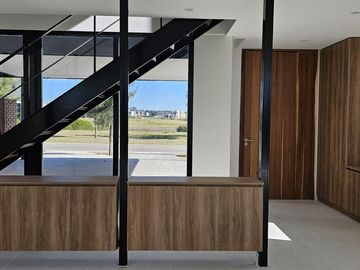 Casa en El Naudir en venta a estrenar con pileta 3 dormitorios y escritorio 6593