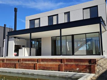 Casa en El Naudir en venta a estrenar con pileta 3 dormitorios y escritorio 6593