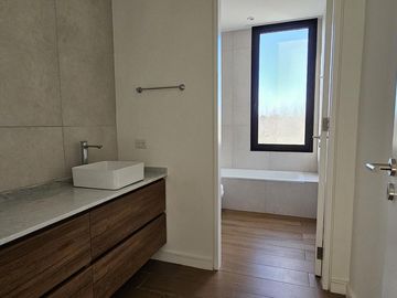 Casa en El Naudir en venta a estrenar con pileta 3 dormitorios y escritorio 6593