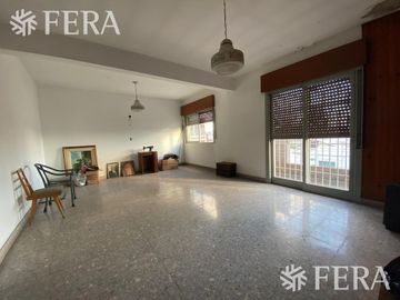 Venta de ph de 3 ambientes con balcón, patio y terraza en Wilde