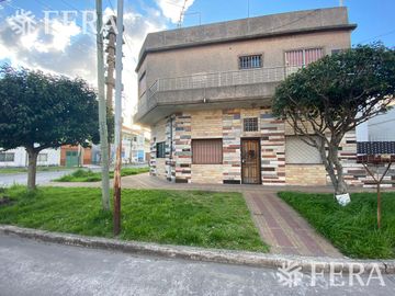 Venta de ph de 3 ambientes con balcón, patio y terraza en Wilde