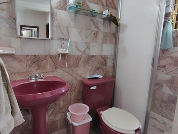 CASA EN VENTA, VALLE  DORADO, VIGILANCIA, EXCELENTE MANTENIMIENTO.