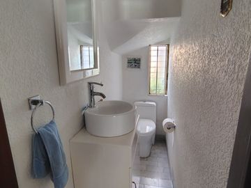 CASA EN VENTA, VALLE  DORADO, VIGILANCIA, EXCELENTE MANTENIMIENTO.