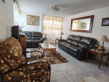 CASA EN VENTA, VALLE  DORADO, VIGILANCIA, EXCELENTE MANTENIMIENTO.