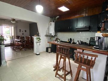 Casa con galpon en venta en  San Andres