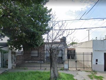 Casa dos dormitorios en venta -Barrio Tiro Suizo