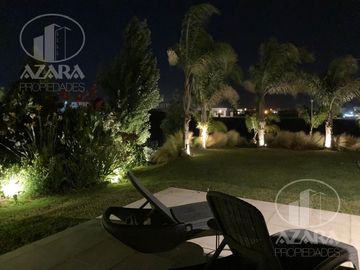 Casa estilo moderno 3 ambientes con acceso propio a laguna en Barrio San Sebastián