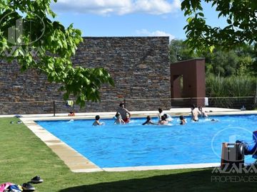 Casa estilo moderno 3 ambientes con acceso propio a laguna en Barrio San Sebastián