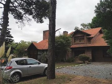 Casa en venta - 4 dormitorios 2 baños - 1 cochera - 197mts2 - Pinamar