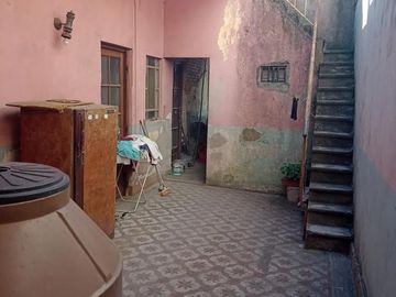 Casa en venta - 9 dormitorios 4 baños - 250mts2 - La Plata
