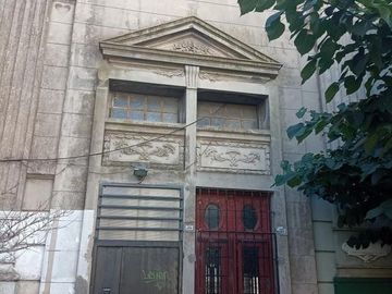 Casa en venta - 9 dormitorios 4 baños - 250mts2 - La Plata