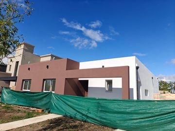 Casa en Santa Lucia Pilar del Este
