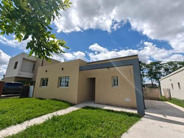 Casa en Santa Lucia Pilar del Este