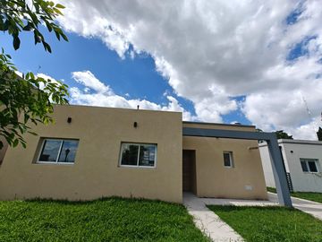 Casa en Santa Lucia Pilar del Este