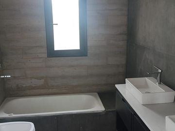 Casa en Venta, 5 Ambientes. en Haras Santa Maria, Loma Verde, Escobar, GBA Norte