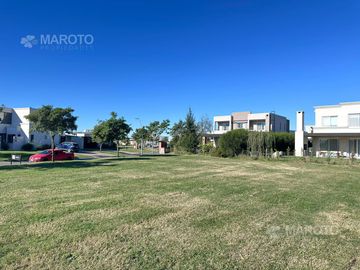 LOTE EN VENTA EN PUERTOS DEL LAGO - CEIBOS - MAROTO PROPIEDADES