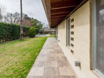 VENTA/PERMUTA - Casa 3 dormitorios con parque y pileta - Roldán, Santa Fe.