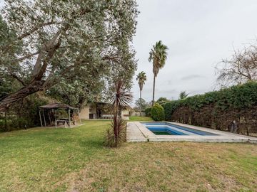 VENTA/PERMUTA - Casa 3 dormitorios con parque y pileta - Roldán, Santa Fe.