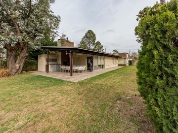 VENTA/PERMUTA - Casa 3 dormitorios con parque y pileta - Roldán, Santa Fe.