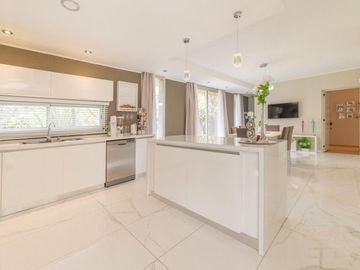 VENTA/PERMUTA - Casa 3 dormitorios con parque y pileta - Roldán, Santa Fe.