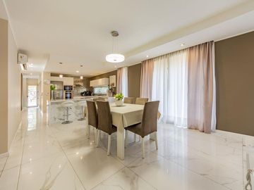 VENTA/PERMUTA - Casa 3 dormitorios con parque y pileta - Roldán, Santa Fe.