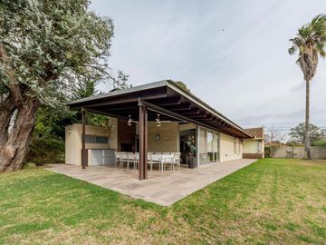 VENTA/PERMUTA - Casa 3 dormitorios con parque y pileta - Roldán, Santa Fe.