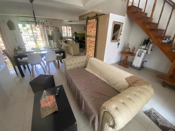 Casa en venta - 3 Dormitorios 2 Baños - 150Mts2 - Ituzaingó