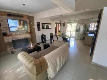 Casa en venta - 3 Dormitorios 2 Baños - 150Mts2 - Ituzaingó